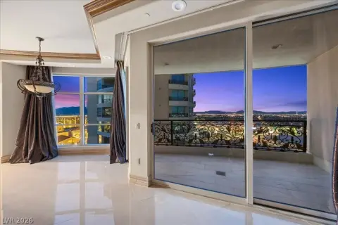 Luxurious High-Rise Condo in Las Vegas