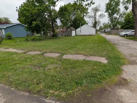 Residential Lot with Garage