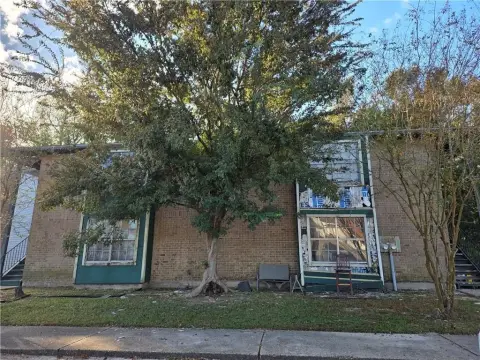 4-Unit Quadplex with Fireplaces