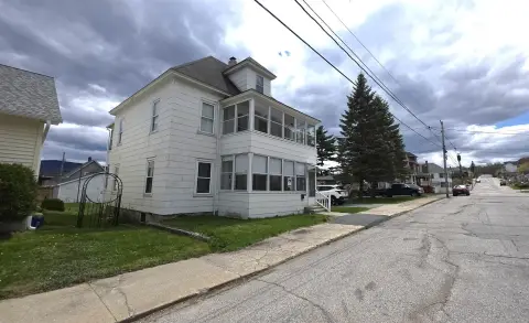 Versatile Multi-Family Property