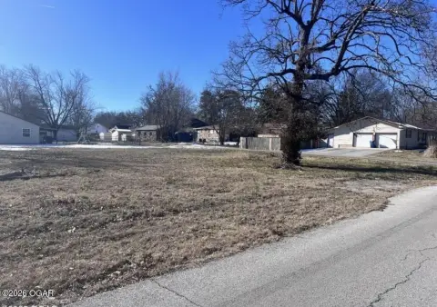 Carthage, MO Corner Lot