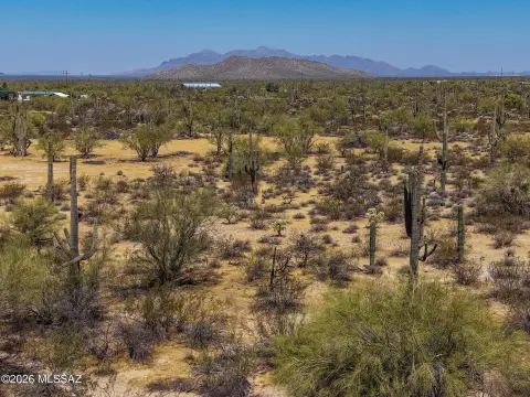 Spacious Marana Parcel with Views