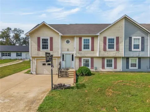 Half Duplex with Private Back Deck