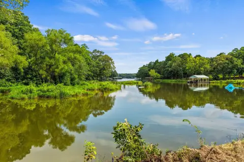 Unrestricted Waterfront Land Retreat