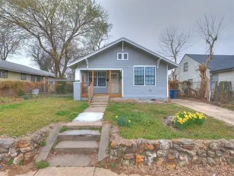 Renovated Duplex with Deck