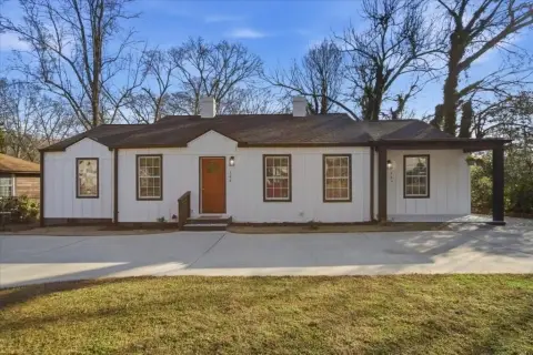 Remodeled Duplex Near Marietta Square