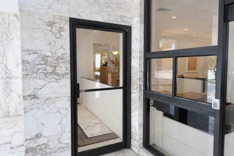 Miami Beach Commercial Unit