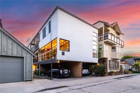 Alamitos Bay Mid-Century Modern Duplex