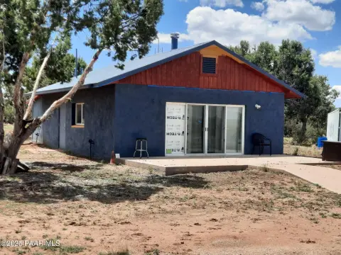 Seligman Land with Guest House