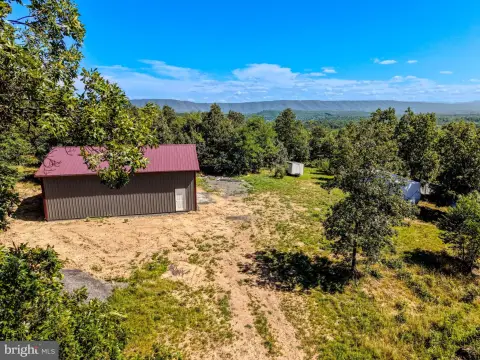 Wooded Hunting Land with Pole Barn