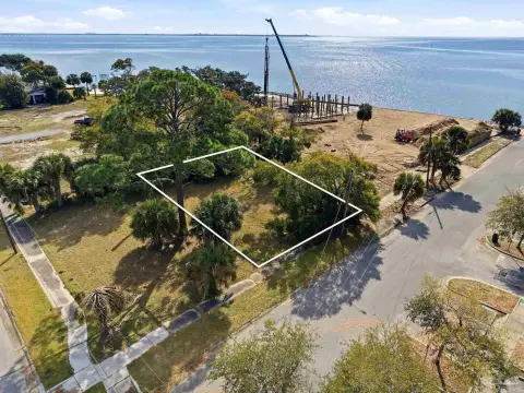 Waterfront Homesite Near Downtown Pensacola