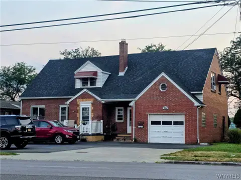 Brick Duplex with Private Upper Bedroom
