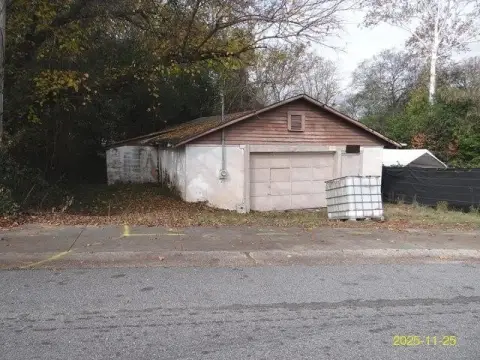 Columbus Commercial Shop/Garage For Sale