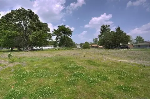 Oversized Corner Lot in Wagoner