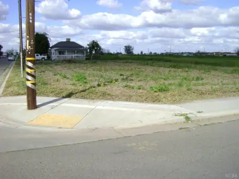 Corner Lot in Corcoran, CA