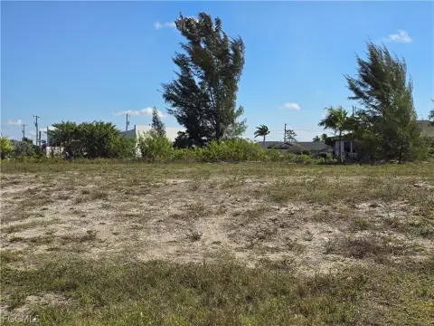 Waterfront Lot in Cape Coral