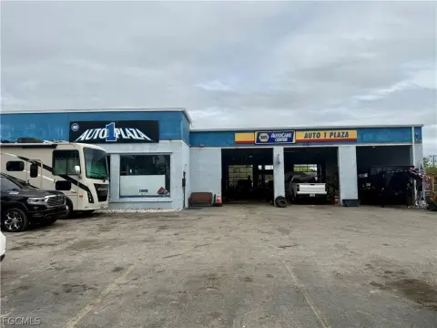 Freestanding Auto Shop
