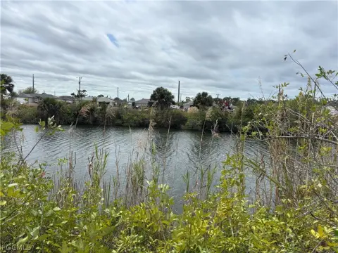 Waterfront Residential Lot in Cape Coral