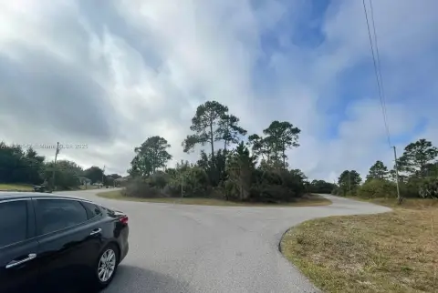Oversized Corner Lot in North Port
