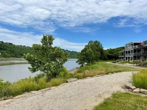 Riverview Lot in Cincinnati Community