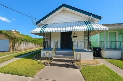New Orleans Duplex with Income
