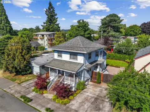 Updated R2.5 Duplex With Basement