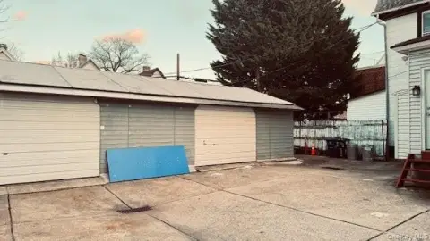 Flushing Commercial Storage Garage Space