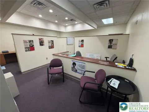 Office Unit with Built-In Workstations