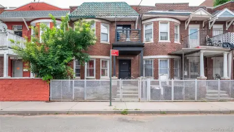 Seven-Bedroom Duplex Home