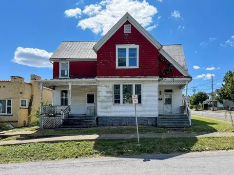 Folk Victorian Duplex in Mt. Union
