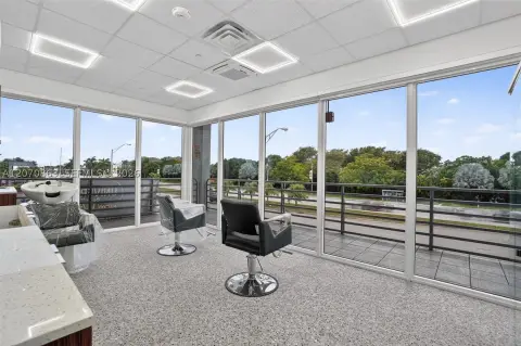Salon Suites With Private Sinks