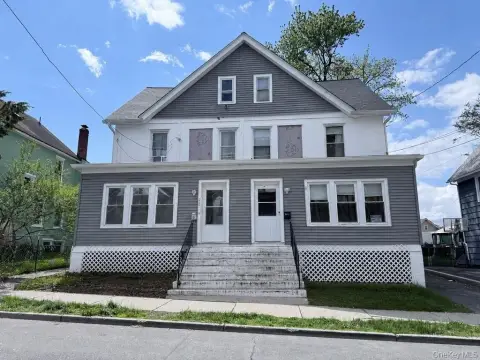 Middletown Duplex: Investment Opportunity