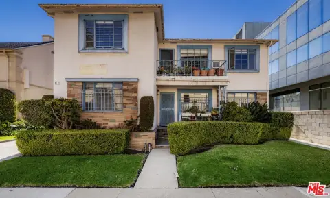 Mid-Century 4-Plex with Patios