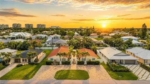 Naples Park Duplex with Courtyard