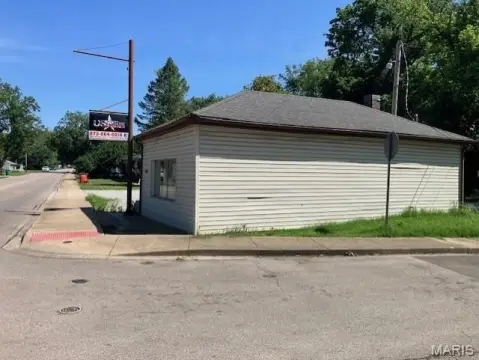 Retail/Office Building with Frontage