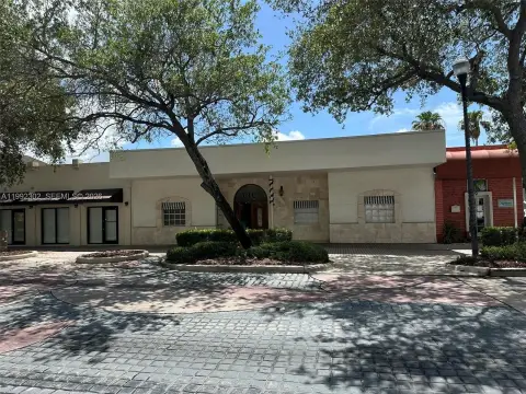 Renovated Downtown Homestead Retail/Office Space