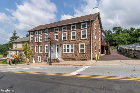 9-Unit Apartment Building