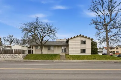 Spokane Triplex on Corner Lot