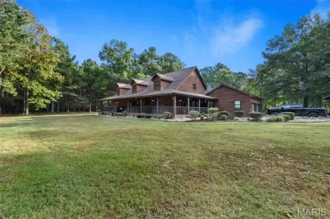 Carterville Farm with Log Home