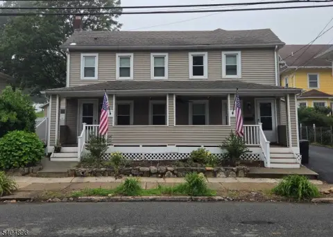 Updated Duplex in Prime Location