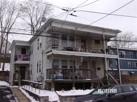 Two-Level Four-Unit Property