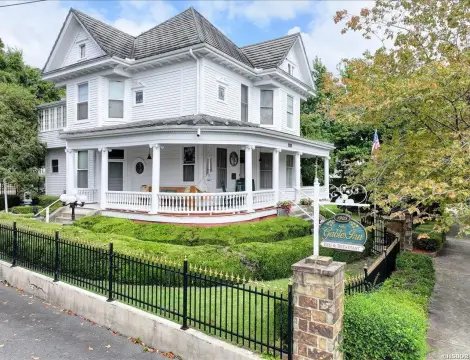 Historic Bed & Breakfast with Owner's Quarters