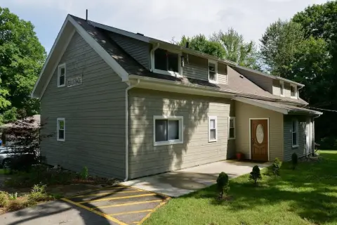4-Unit Apartment Building