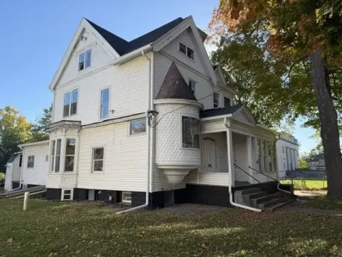 Duplex on 0.41 Acres
