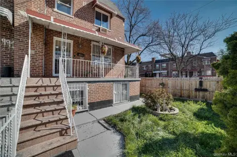 Semi-Attached Corner-Lot Duplex
