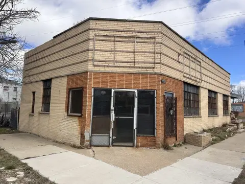 Brick Auto Repair Building with Oversized Doors