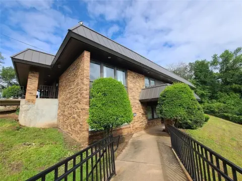 Denison Commercial Space for Lease