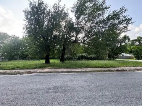 Corner Lot Near Downtown Bryan