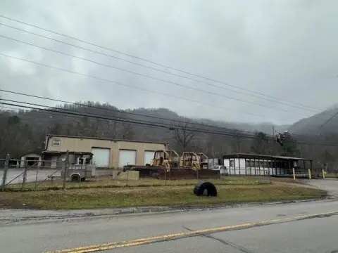 Lejunior Commercial Property with Income