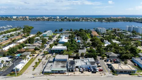Commercial Land in Lantana, FL